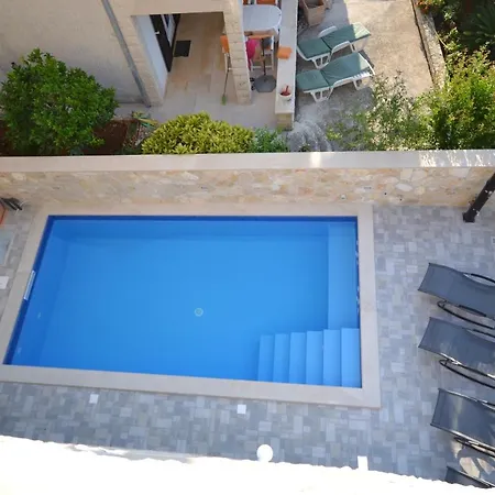 Blue - With Pool * Postira